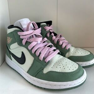 Nike Air Jordan 1 Mid SE Dutch Green/Barely Green in Size US 6 woman